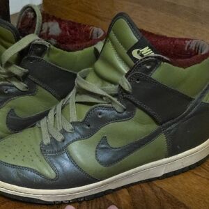 2007 Nike Dunks High- Men's Pilgrim Olive Green and Dark Green- Used